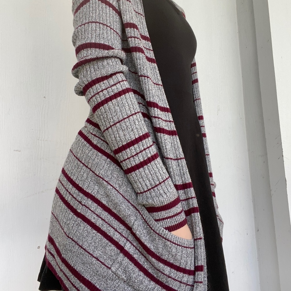 Gray and maroon striped cardigan - Picture 2 of 4